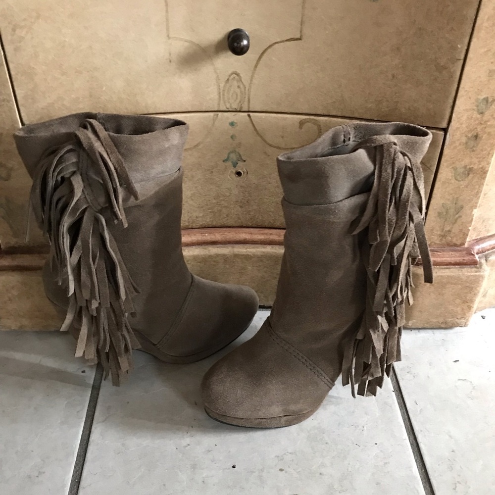 Matisse suede ankle bootie, size 6 1/2